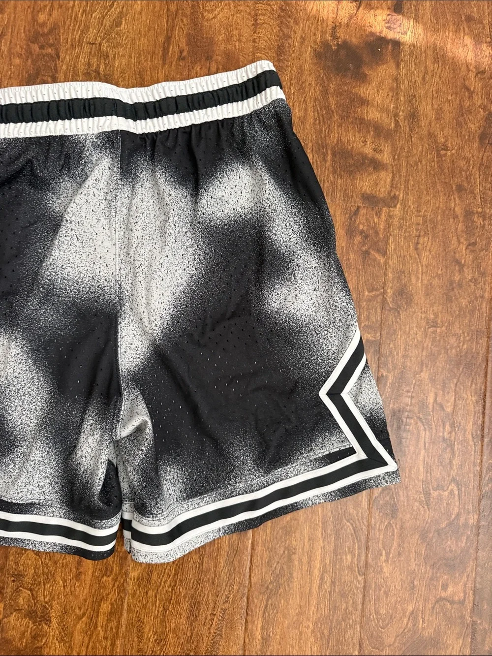 Jordan Men’s Blue and Black Spray-Print Athletic Shorts - Picture 12 of 16